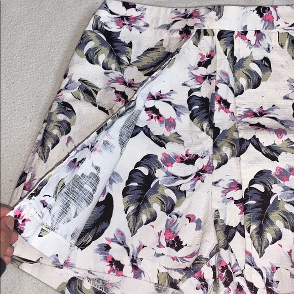 Printed shorts - Picture 2 of 2